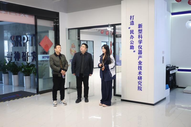 清华大学核能与新能源技术研究院刘潜峰教授一行莅临雷神研究院参观交流