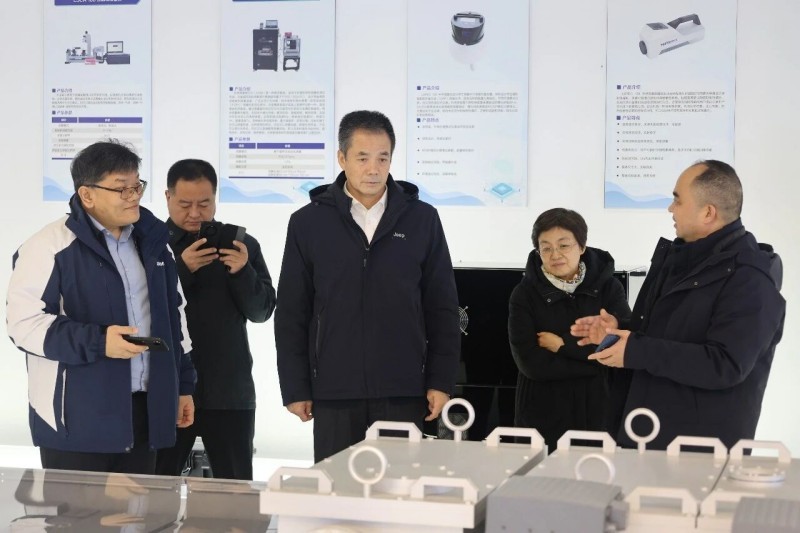 郑州市市委常委、统战部部长黄卿一行莅临雷神研究院调研指导