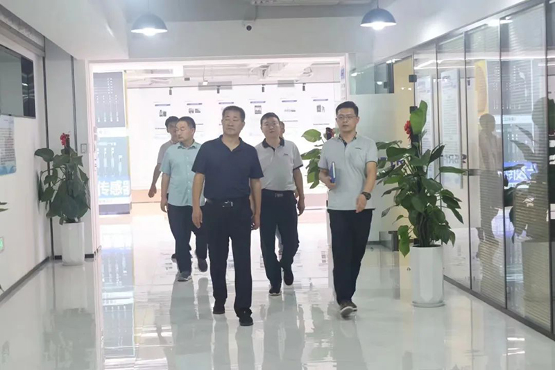 丁进芳一行调研雷神研究院建设情况