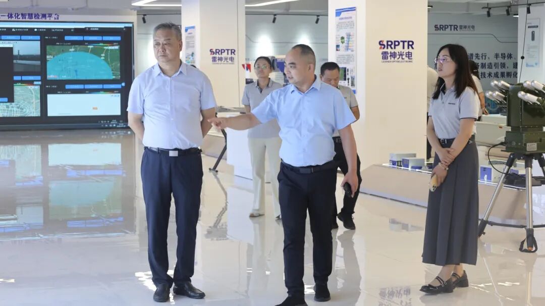 郑东新区党工委委员、中原科技城管委会常务副主任杨宝安莅临雷神研究院调研指导